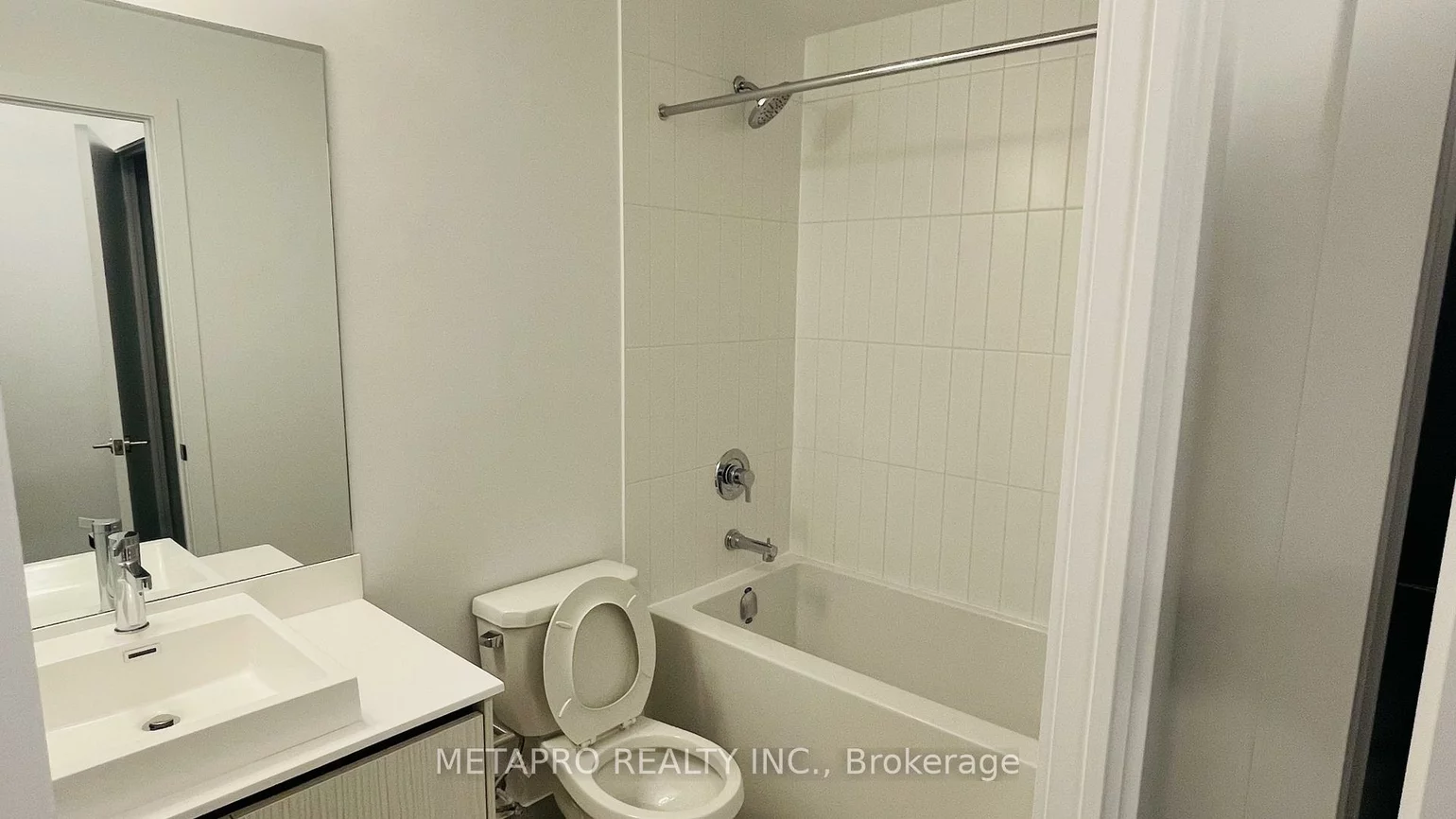 251, Manitoba, Mimico, Toronto