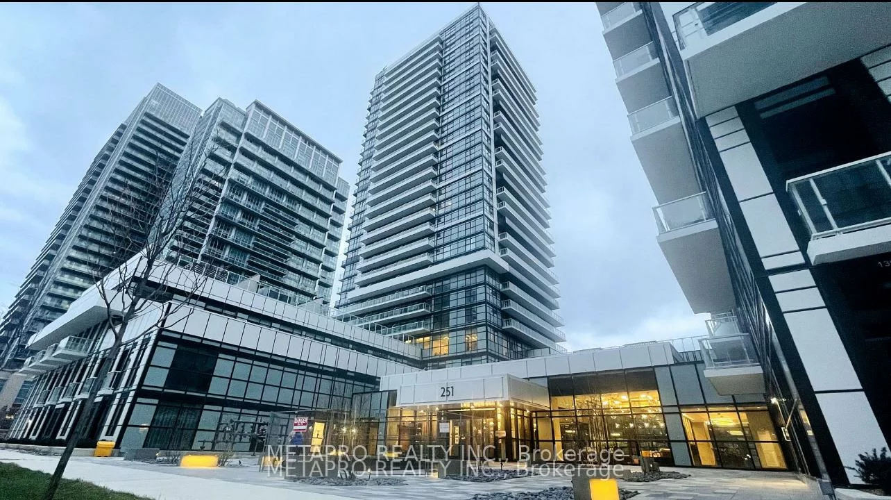 251, Manitoba, Mimico, Toronto