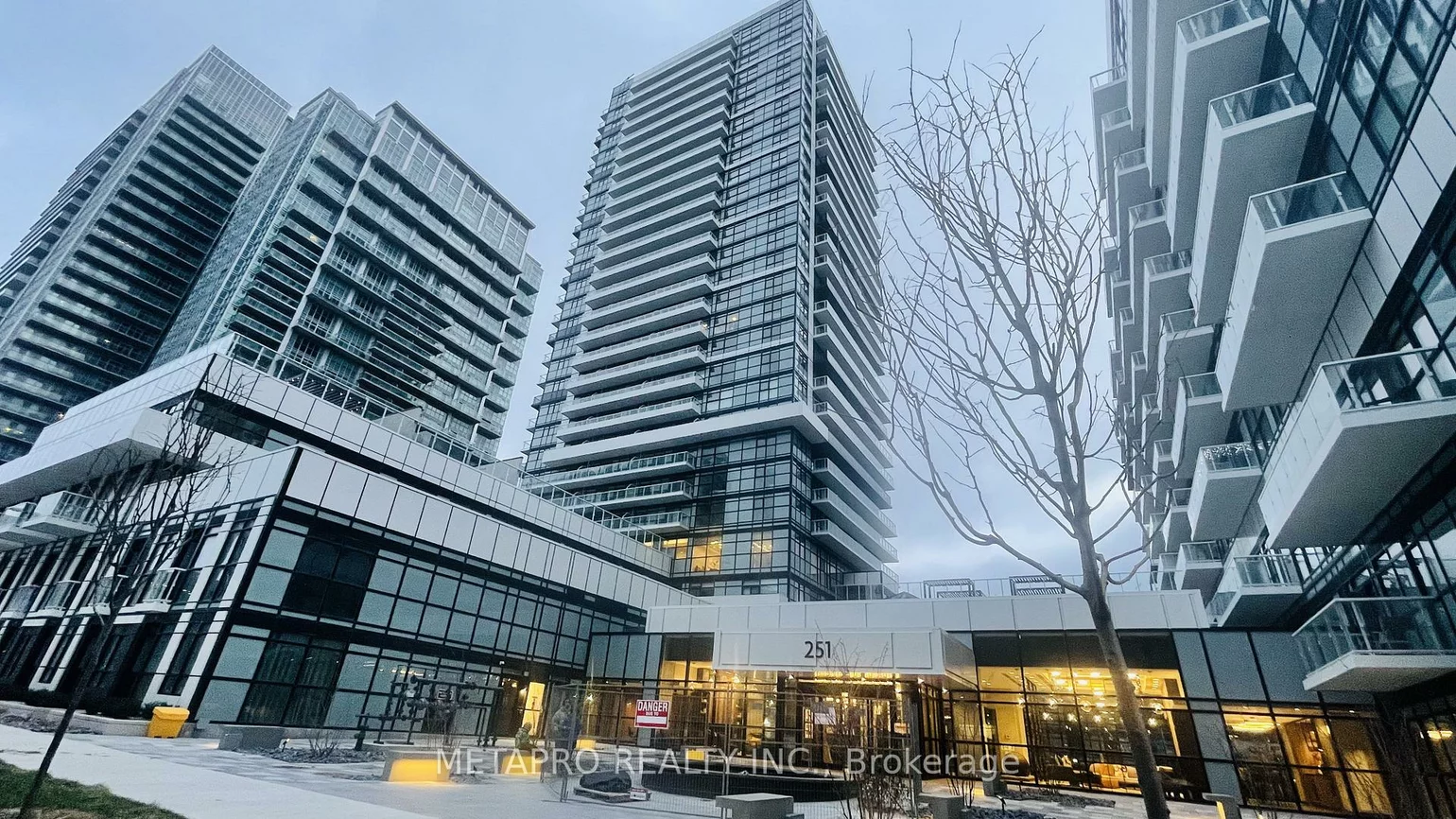 251, Manitoba, Mimico, Toronto