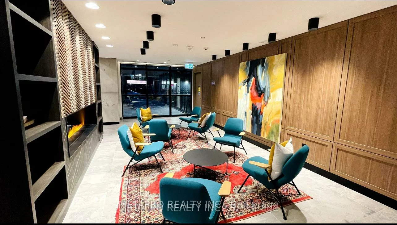 251, Manitoba, Mimico, Toronto