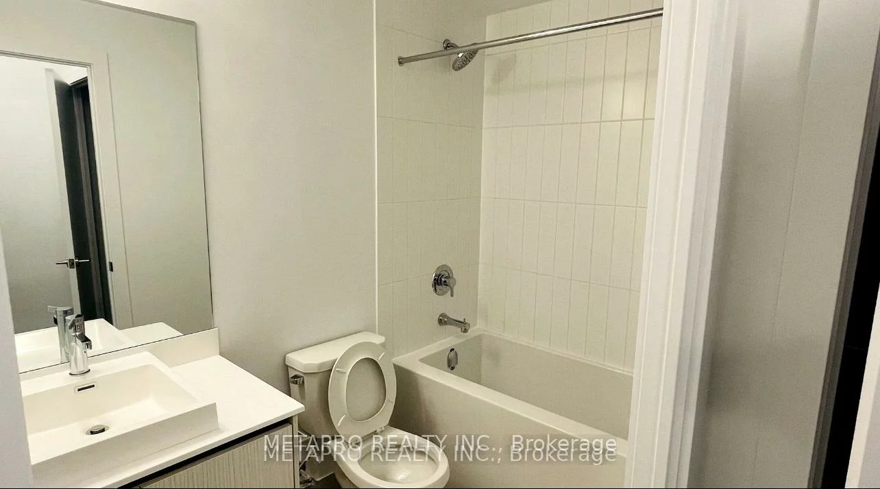 251, Manitoba, Mimico, Toronto