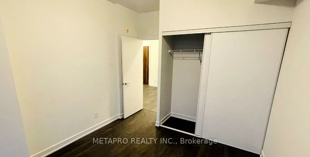 251, Manitoba, Mimico, Toronto