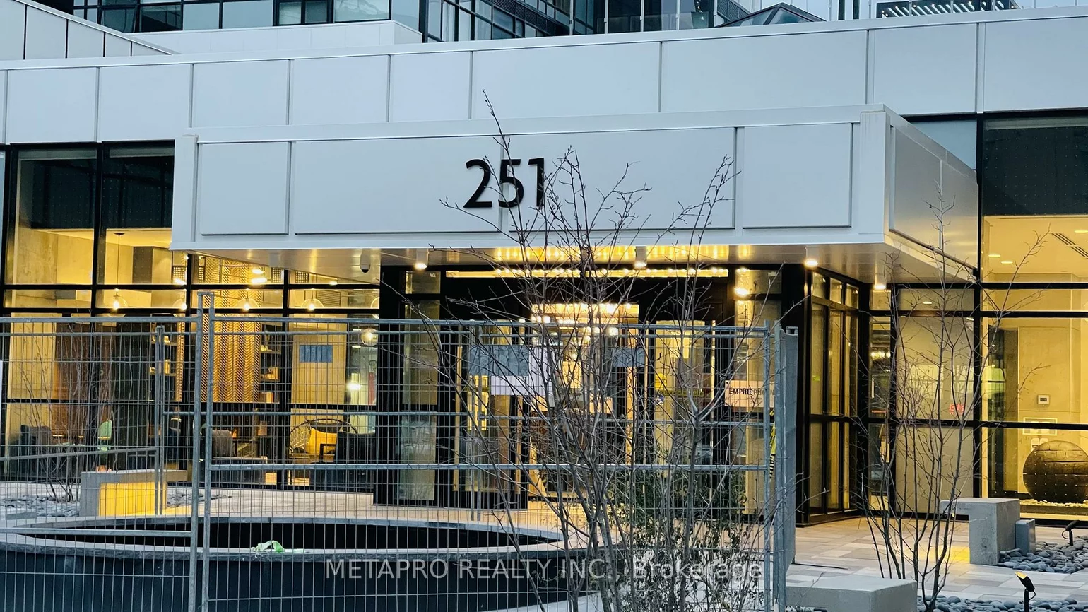 251, Manitoba, Mimico, Toronto