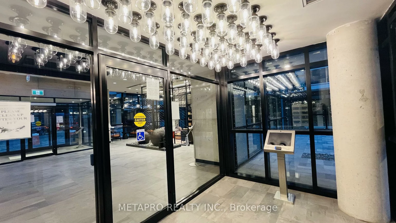 251, Manitoba, Mimico, Toronto