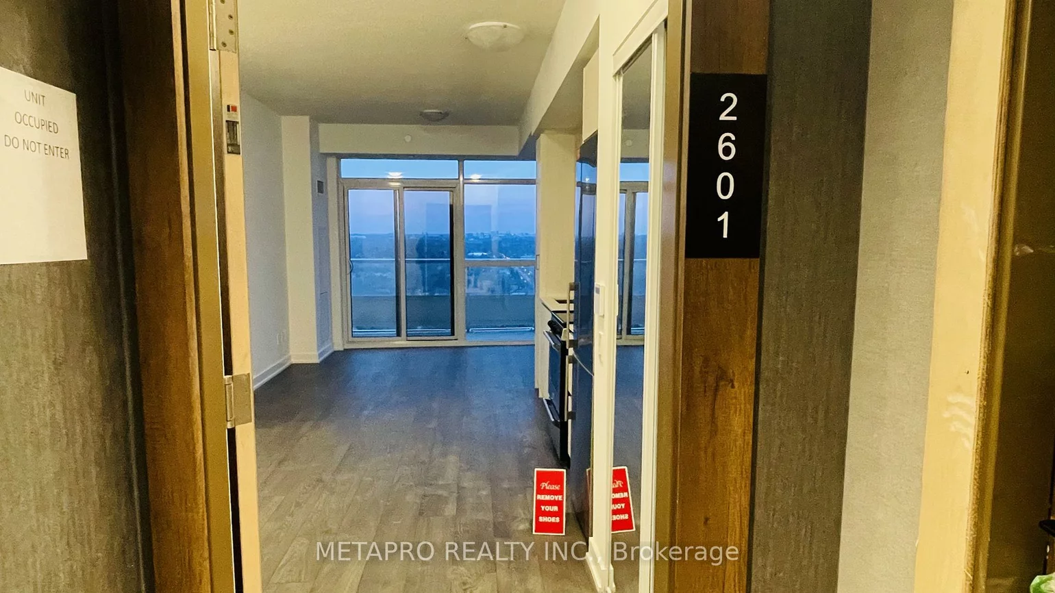 251, Manitoba, Mimico, Toronto