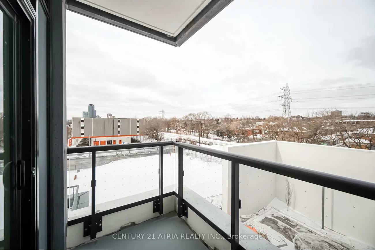 858, Dupont, Dovercourt-Wallace Emerson-Junction, Toronto