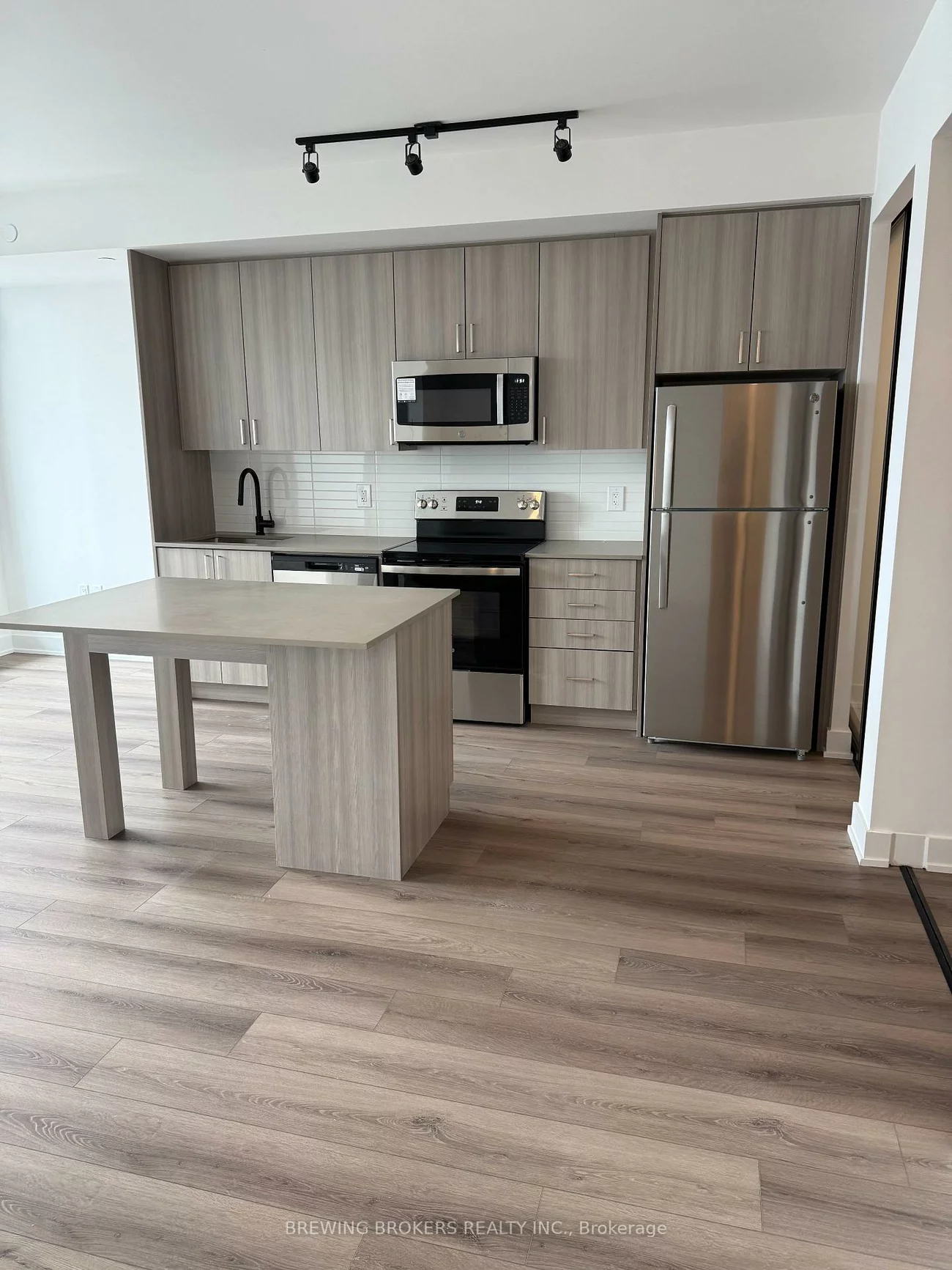 758, Dovercourt, Dovercourt-Wallace Emerson-Junction, Toronto