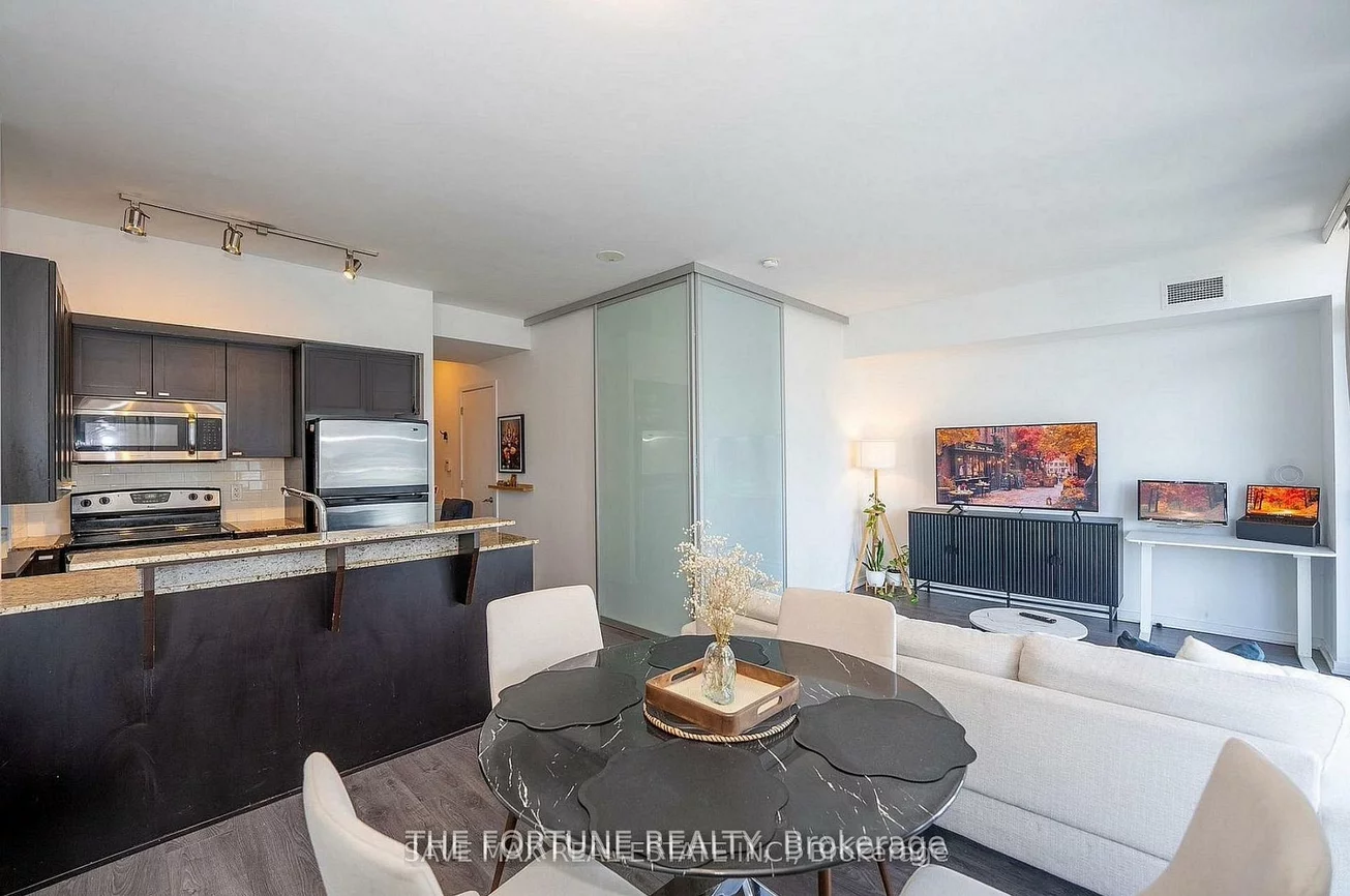 103, The Queensway, High Park-Swansea, Toronto