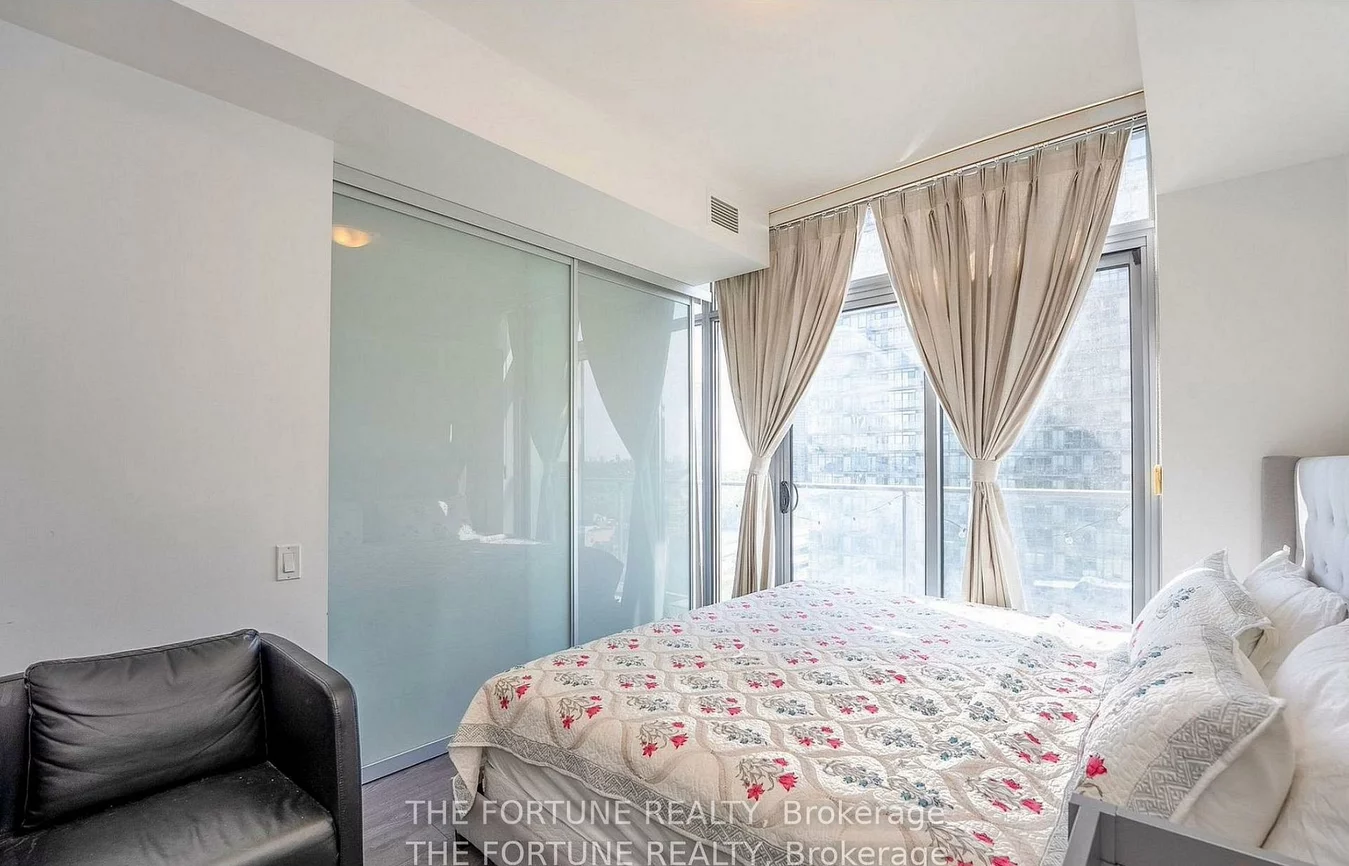 103, The Queensway, High Park-Swansea, Toronto