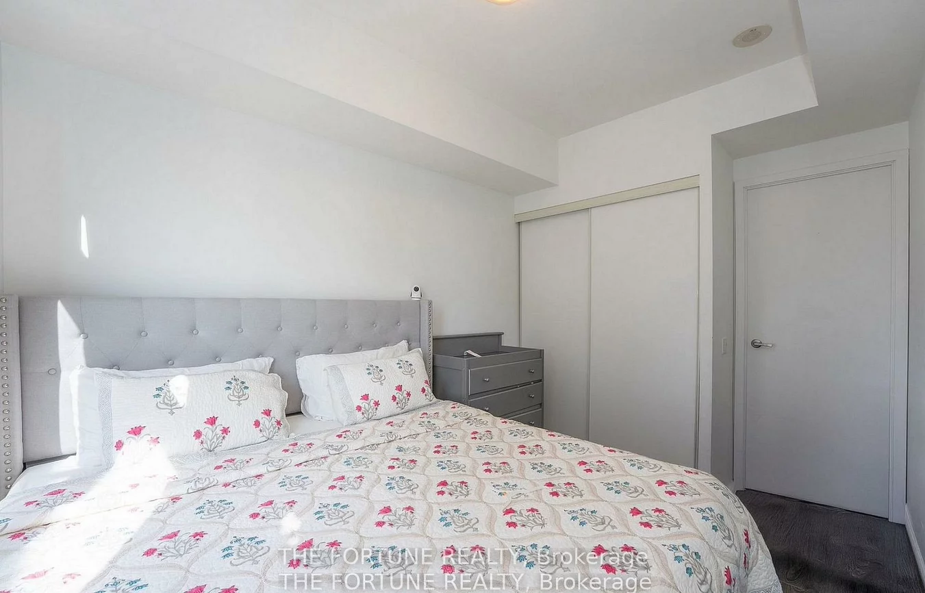 103, The Queensway, High Park-Swansea, Toronto