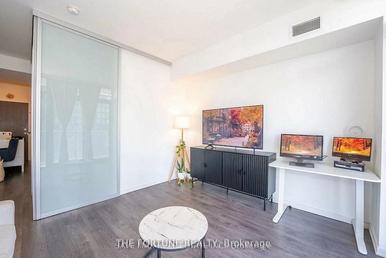 103, The Queensway, High Park-Swansea, Toronto