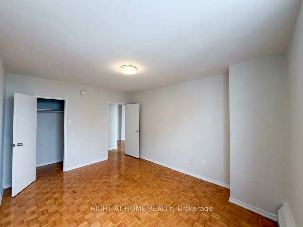 1442, Lawrence, Maple Leaf, Toronto