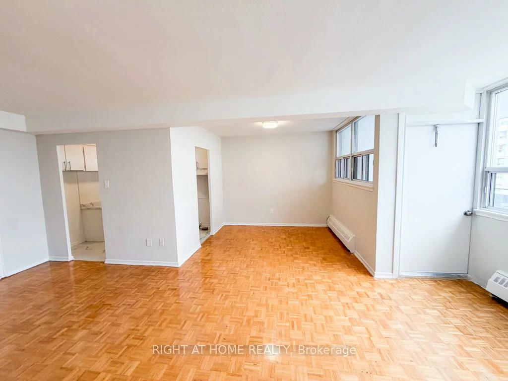 1442, Lawrence, Maple Leaf, Toronto