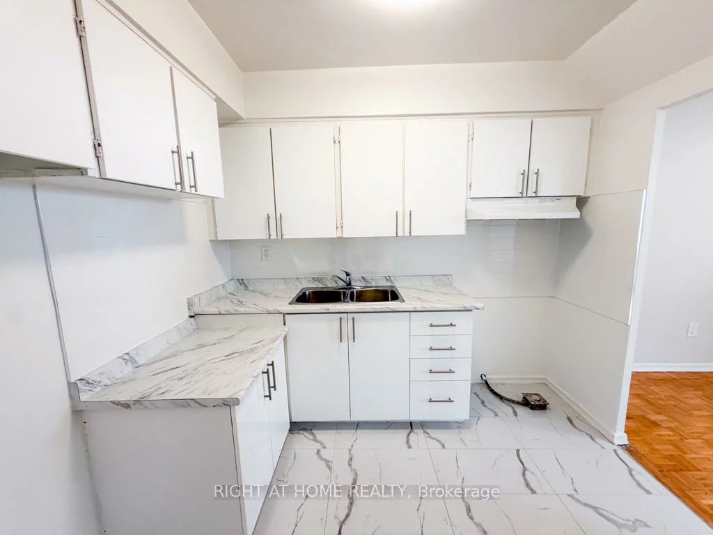 1442, Lawrence, Maple Leaf, Toronto