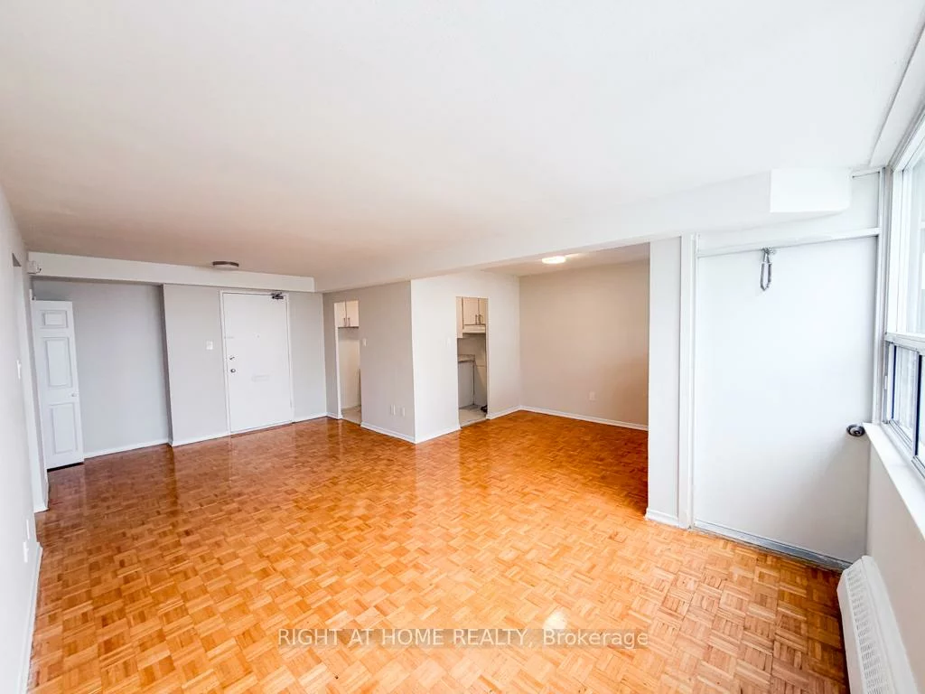 1442, Lawrence, Maple Leaf, Toronto