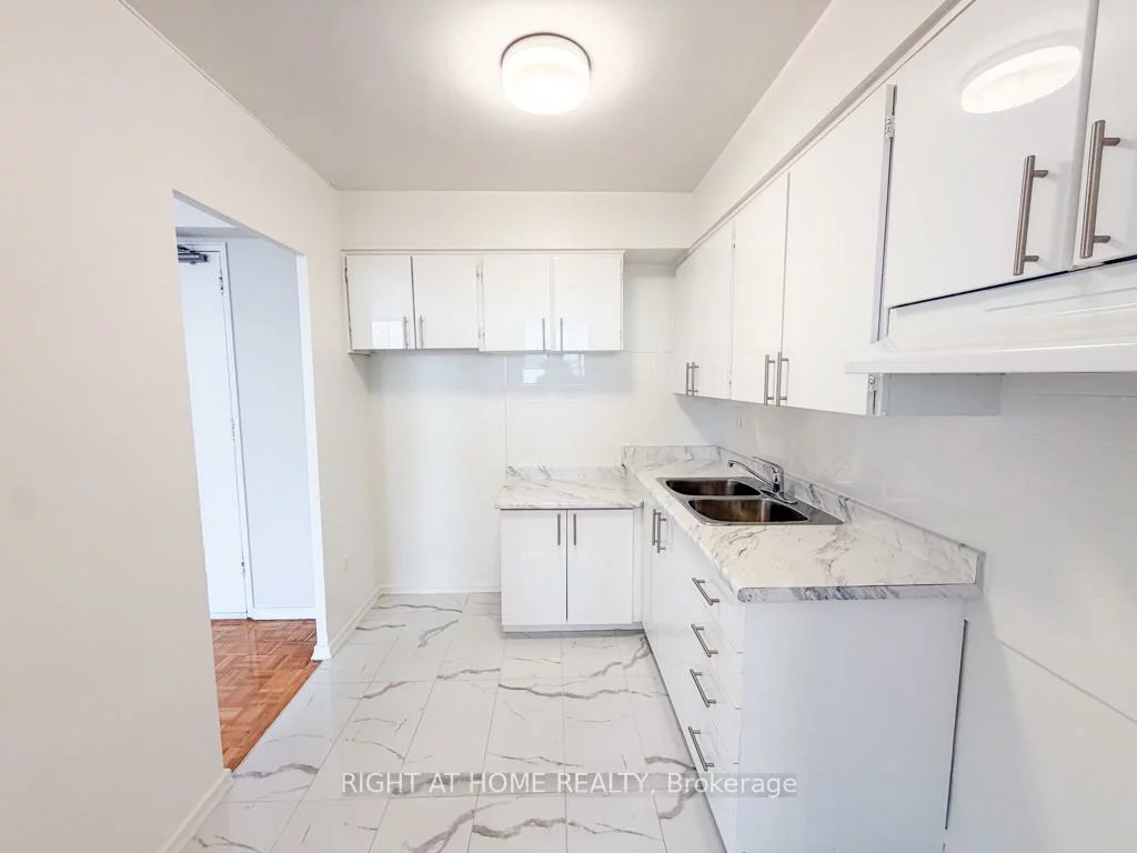 1442, Lawrence, Maple Leaf, Toronto