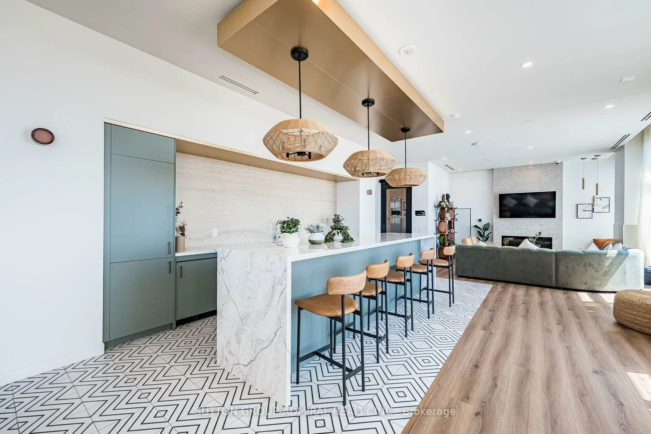 1660, Bloor, High Park North, Toronto