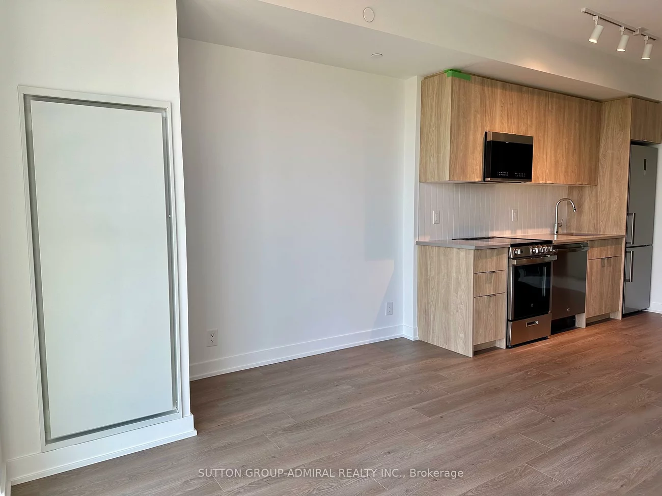 1660, Bloor, High Park North, Toronto