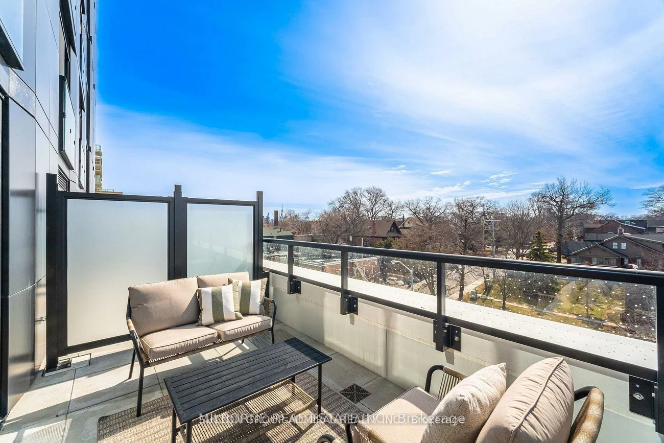 1660, Bloor, High Park North, Toronto