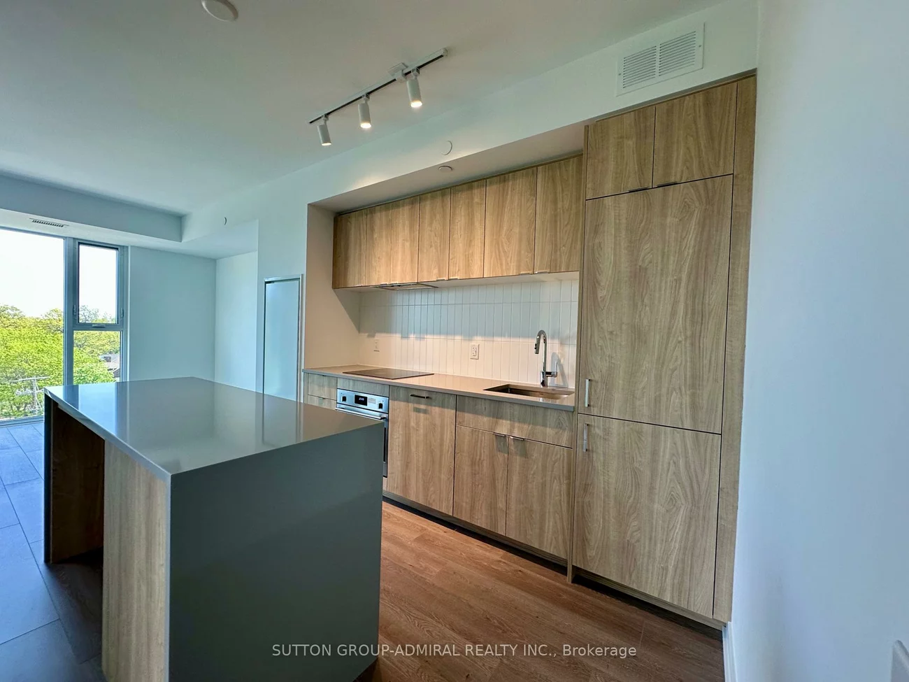 1660, Bloor, High Park North, Toronto