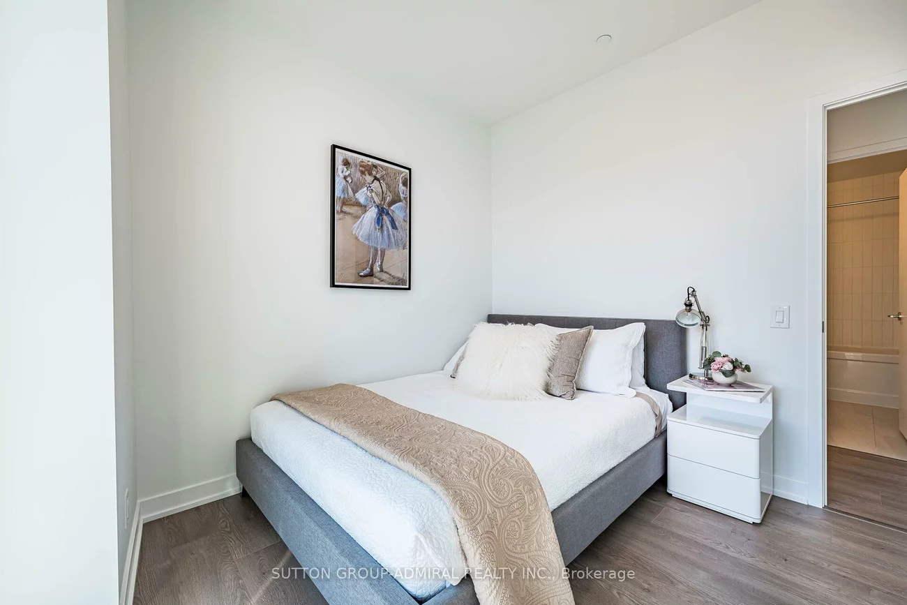 1660, Bloor, High Park North, Toronto
