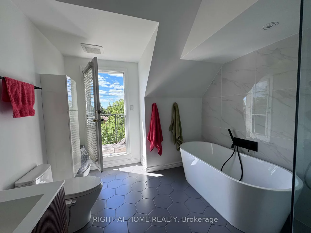 2-116, Evans, Mimico, Toronto