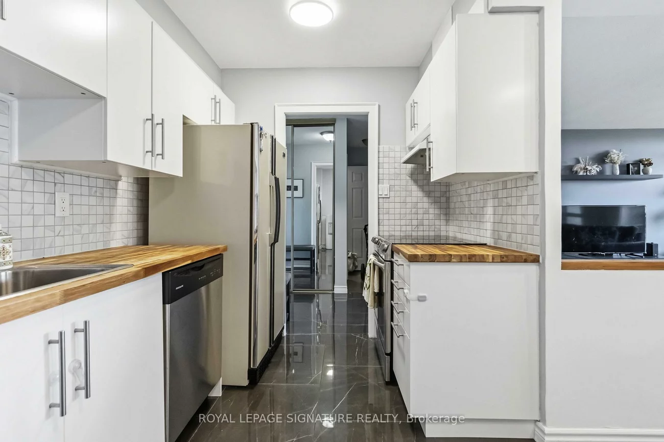 85, Emmett, Mount Dennis, Toronto