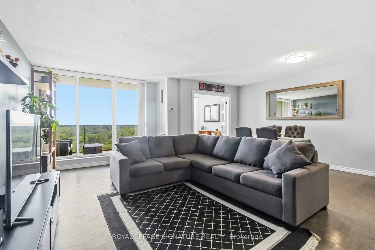 85, Emmett, Mount Dennis, Toronto