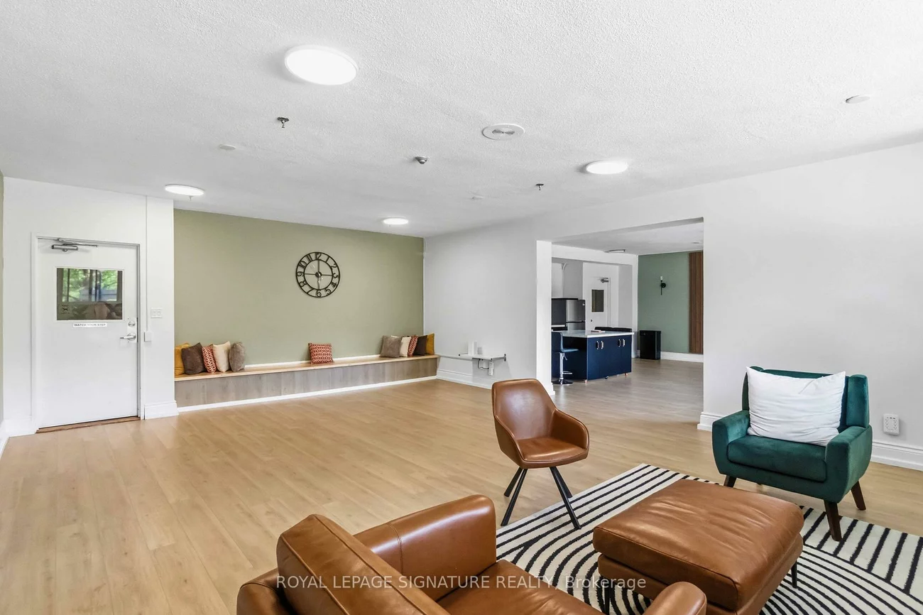 85, Emmett, Mount Dennis, Toronto