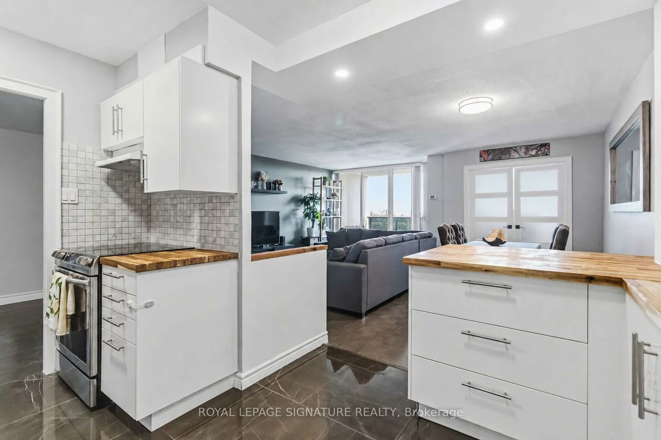 85, Emmett, Mount Dennis, Toronto