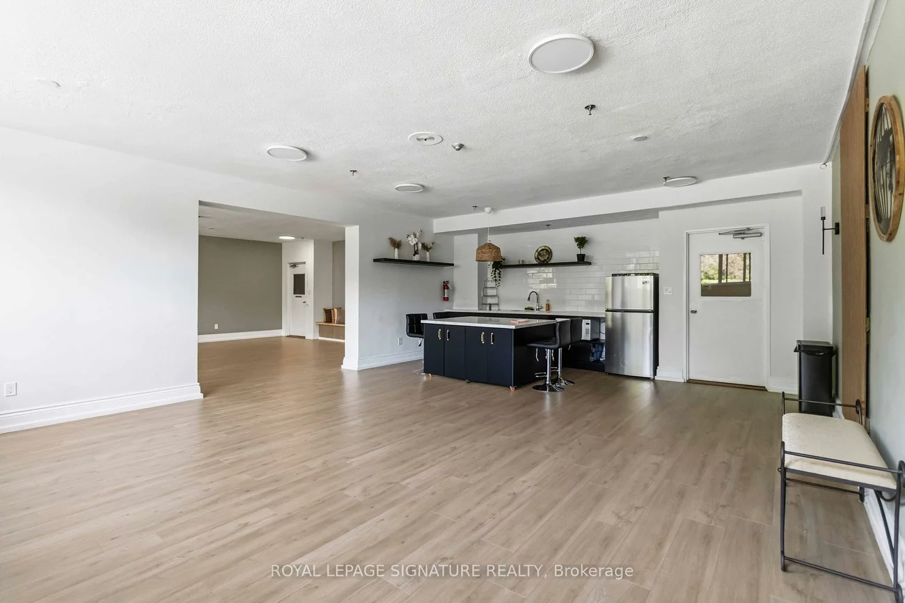 85, Emmett, Mount Dennis, Toronto