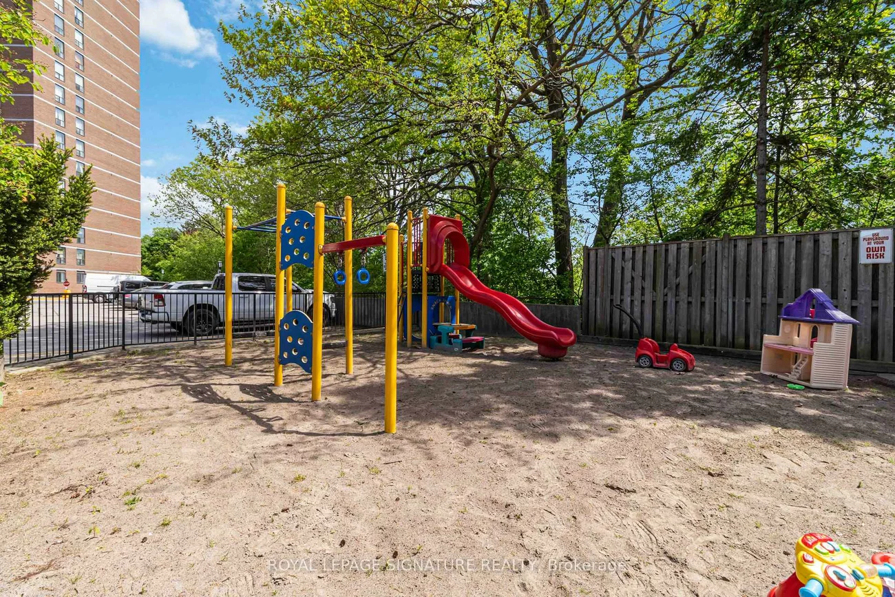 85, Emmett, Mount Dennis, Toronto