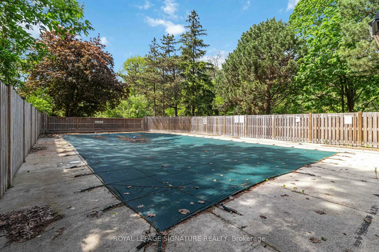 85, Emmett, Mount Dennis, Toronto