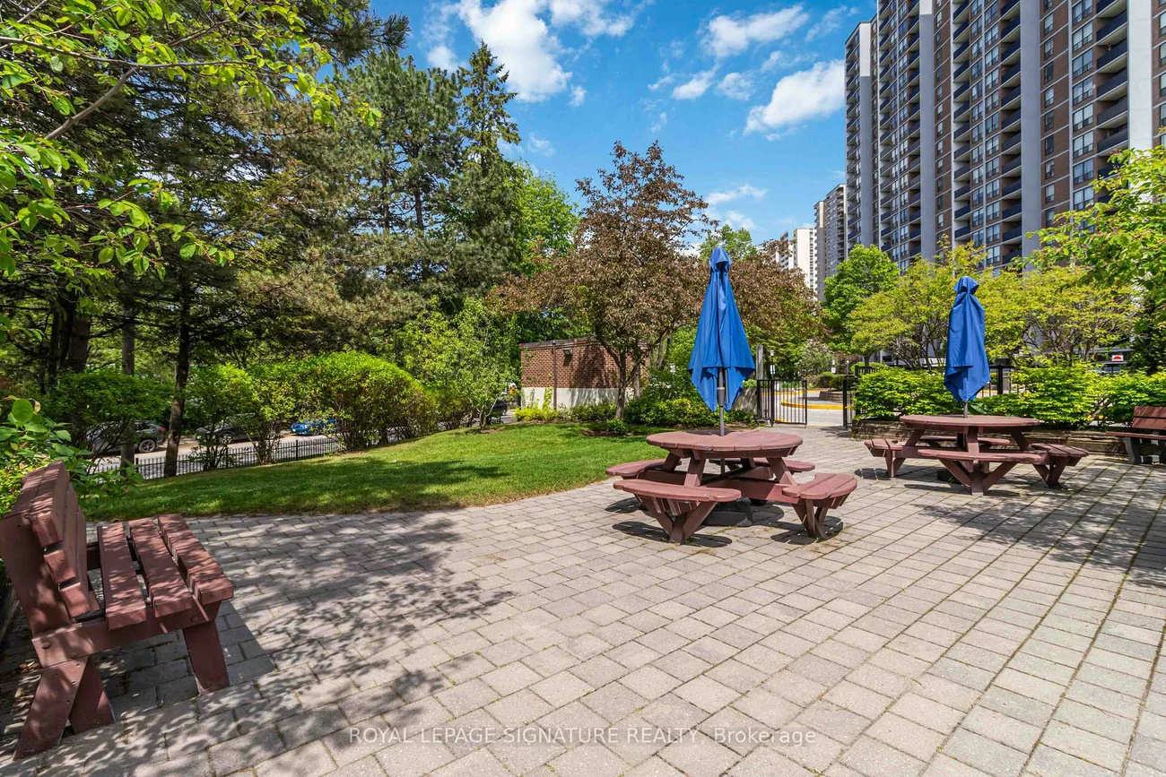 85, Emmett, Mount Dennis, Toronto