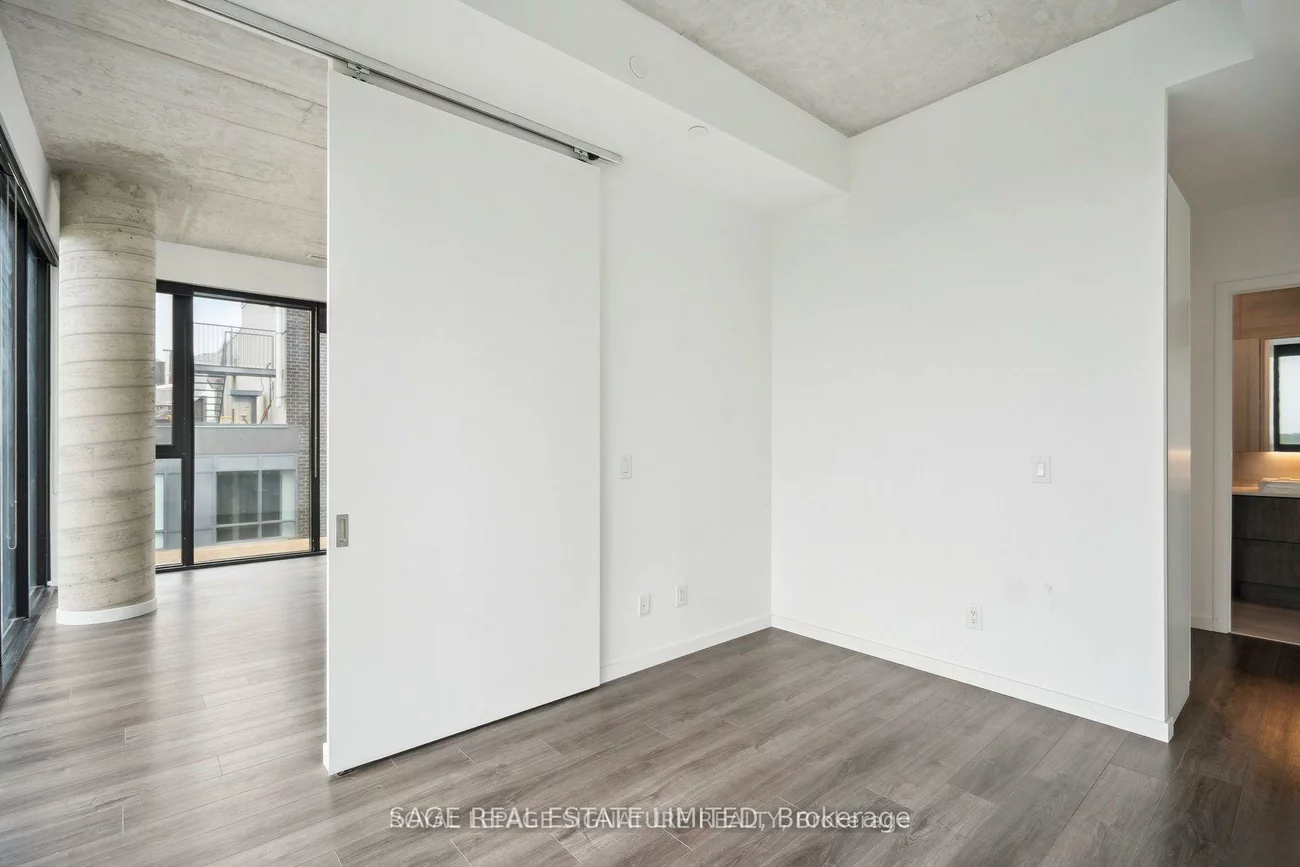 7, Smith, Stonegate-Queensway, Toronto