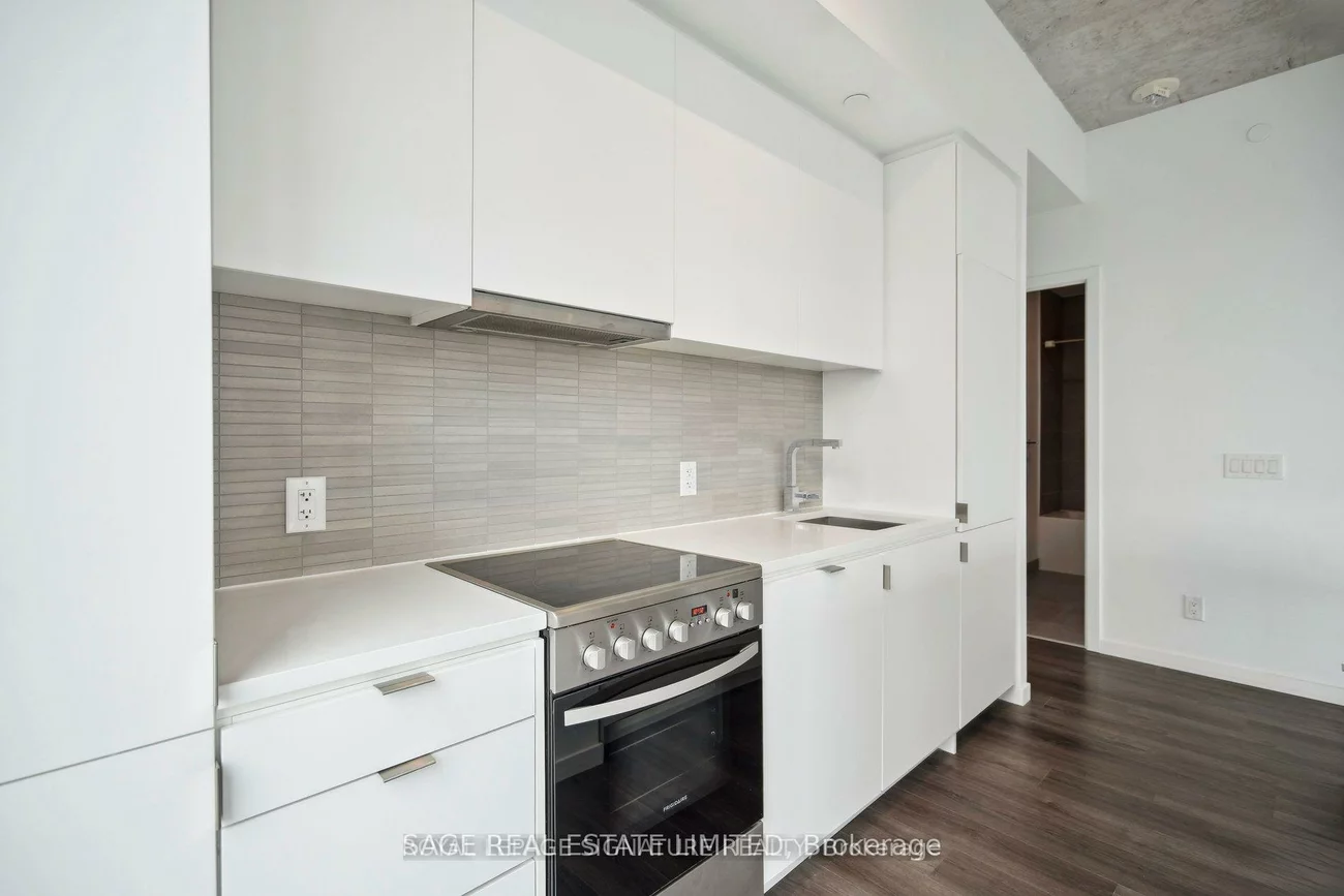 7, Smith, Stonegate-Queensway, Toronto