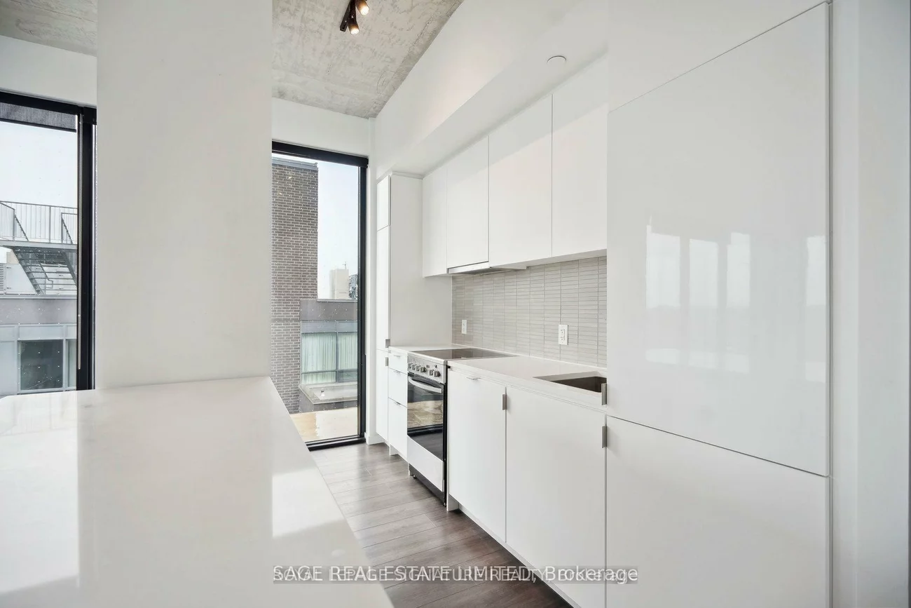 7, Smith, Stonegate-Queensway, Toronto