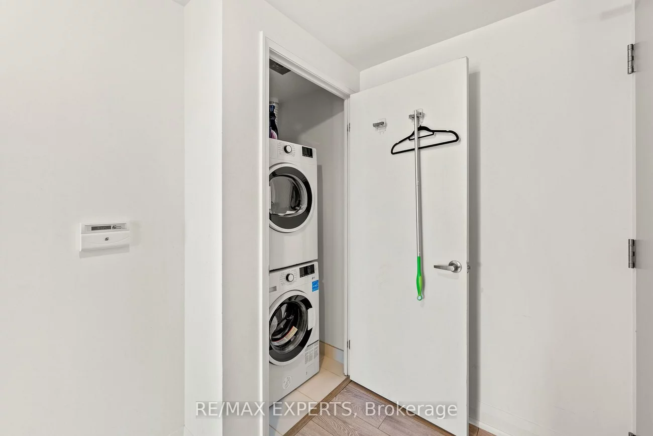 30, Gibbs, Islington-City Centre West, Toronto