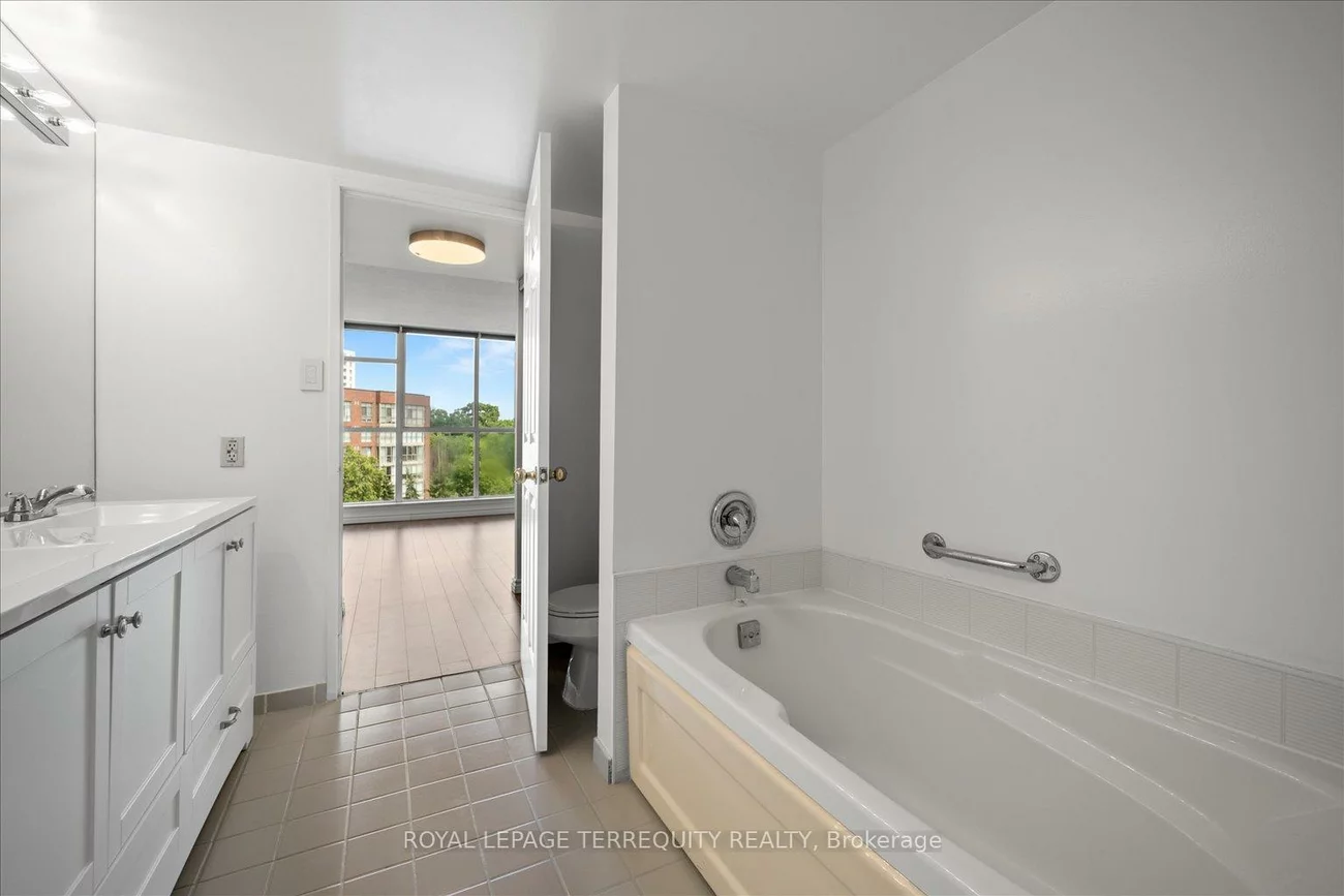 22, Southport, High Park-Swansea, Toronto