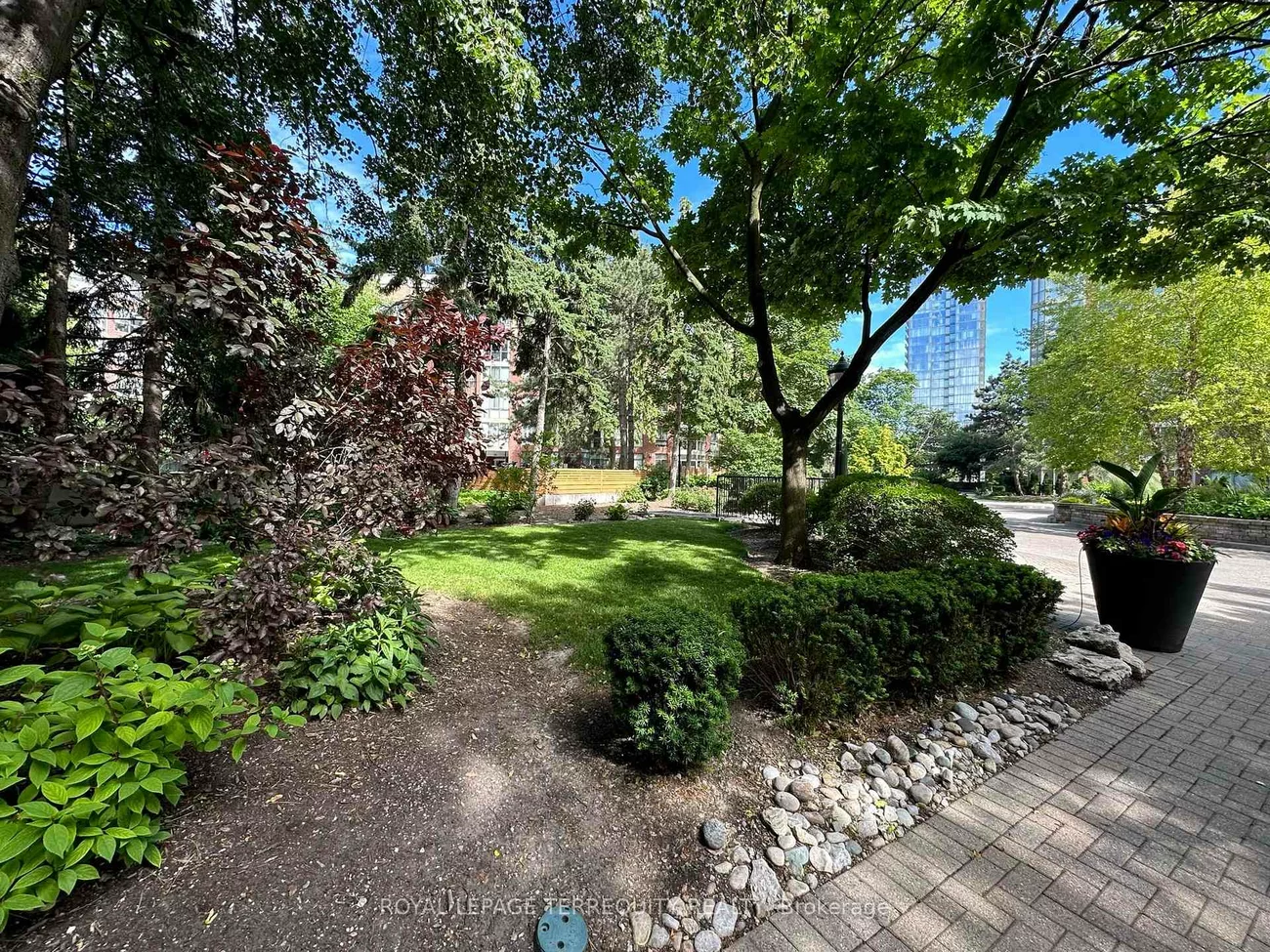 22, Southport, High Park-Swansea, Toronto