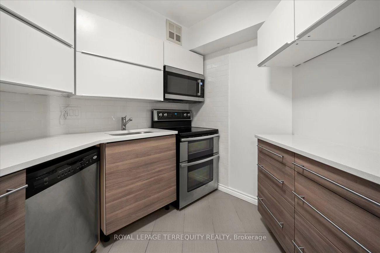 22, Southport, High Park-Swansea, Toronto