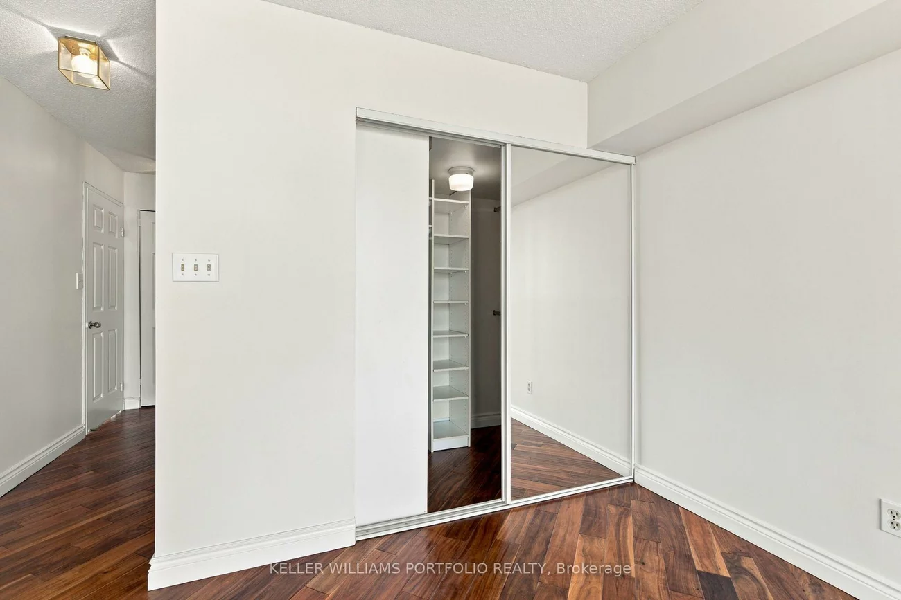 22, Southport, High Park-Swansea, Toronto