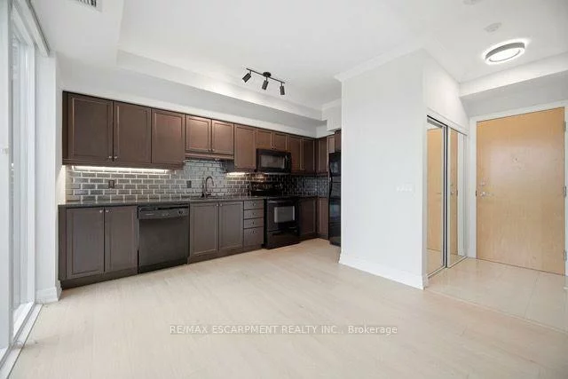 58, MARINE PARADE, Mimico, Toronto