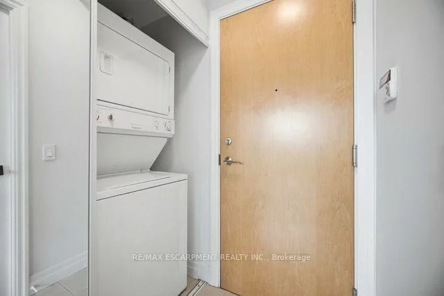 58, MARINE PARADE, Mimico, Toronto
