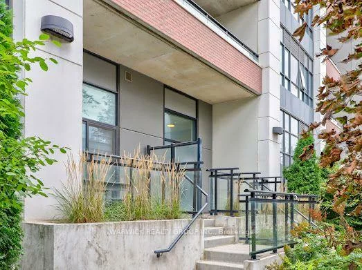 1, Neighbourhood, Stonegate-Queensway, Toronto