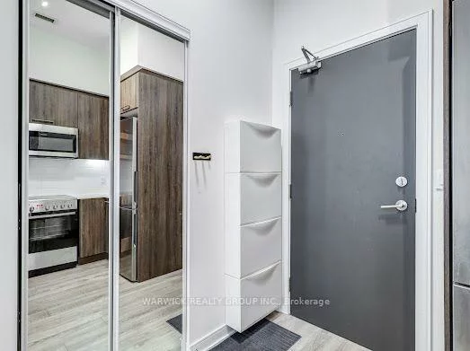1, Neighbourhood, Stonegate-Queensway, Toronto