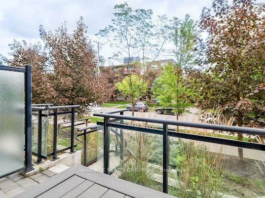 1, Neighbourhood, Stonegate-Queensway, Toronto