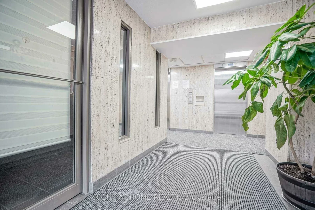 235, Grandravine, Glenfield-Jane Heights, Toronto