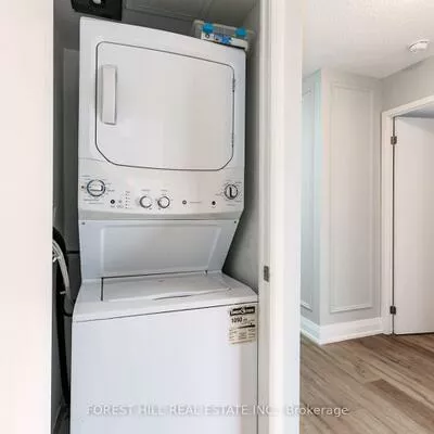830, Lawrence, Yorkdale-Glen Park, Toronto