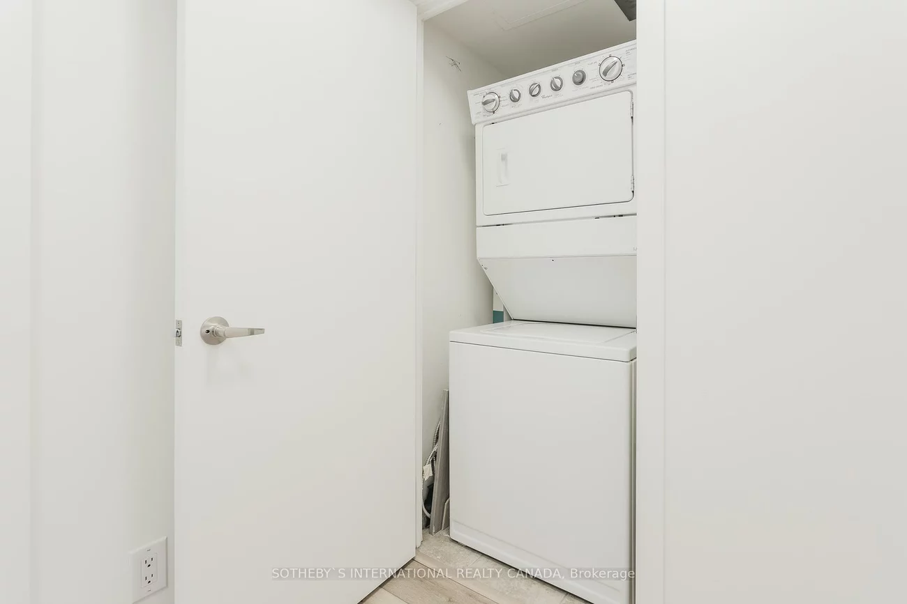 38, Joe Shuster, Niagara, Toronto